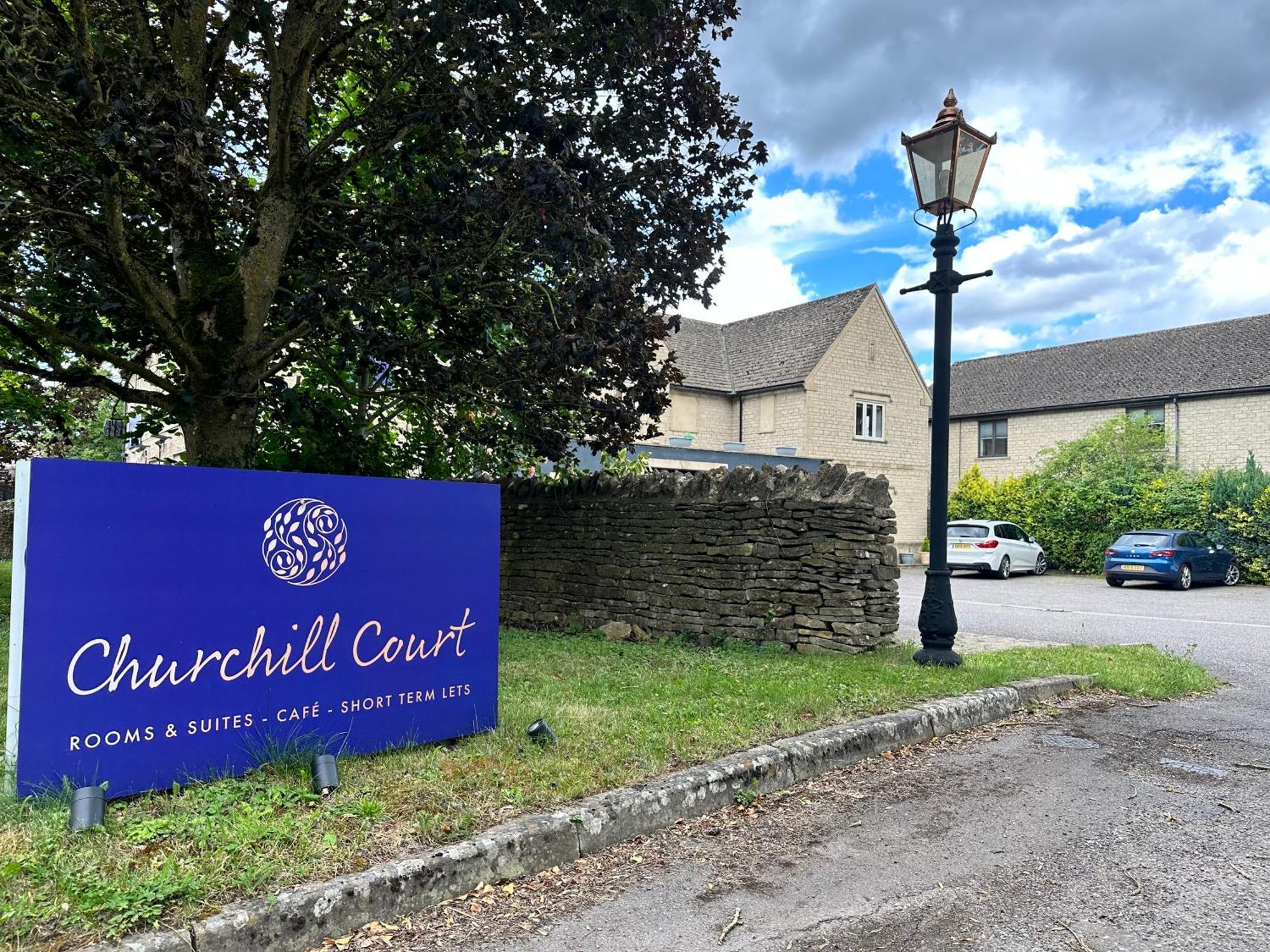 The Churchill Court Woodstock Exterior photo